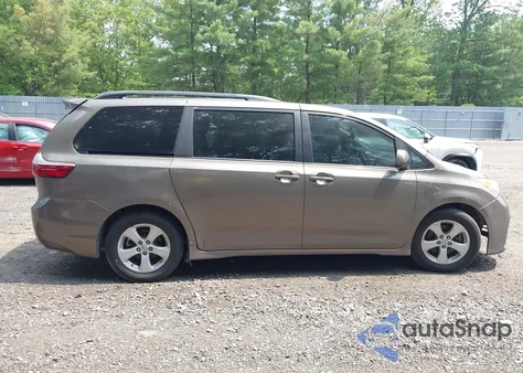 2018 Toyota Sienna Le 8 Passenger из США, поврежденный, VIN 5TDKZ3DCXJS903114